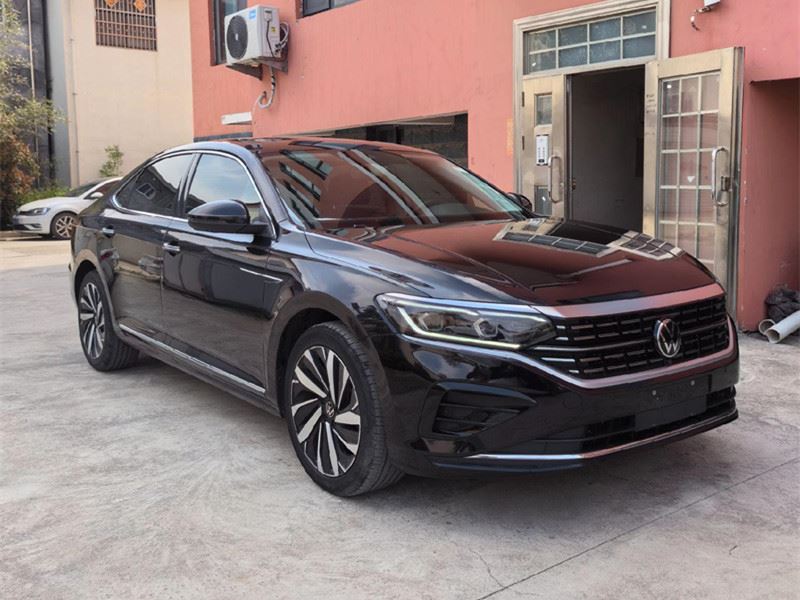 Volkswagen Passat 280TSI Бизнес 2023г